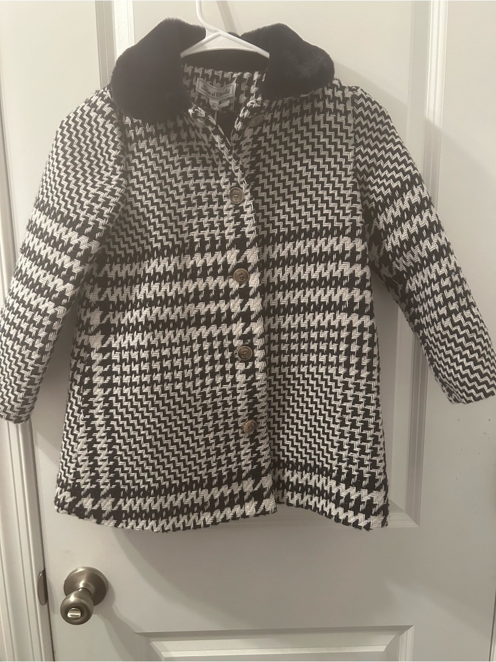 Tartine et Chocolat Black & White Houndstooth Girls' Coat with Faux Fur Collar